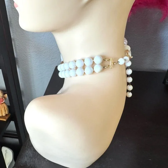 White Floral Beaded Choker Necklace - Picture 5 of 8